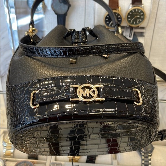 MICHAEL KORS 
Reed Medium Pebbled Leather Belted Bucket Messenger Satchel Crossb - Picture 4 of 15